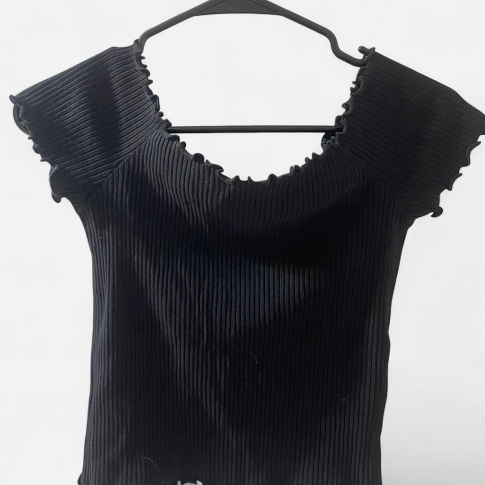 Zara Black Ribbed Lettuce-Edge Crop Top
